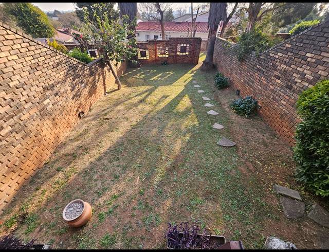 4 BEDROOM DUPLEX FOR SALE IN BRAMLEY NORTH